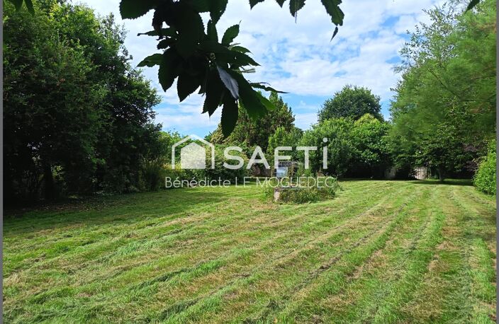 Terrain constructible à batir, belle parcelle avec puits et bâtiment, au coeur du bourg. — photo 5
