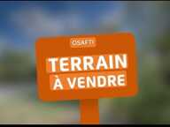 Terrain constructible à batir, belle parcelle avec puits et bâtiment, au coeur du bourg. — photo 2