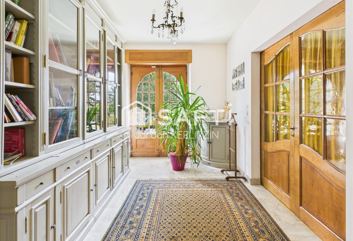 Maison de Prestige avec 6 chambres + maison de 35m² sur un terrain de 10040m². — photo 1