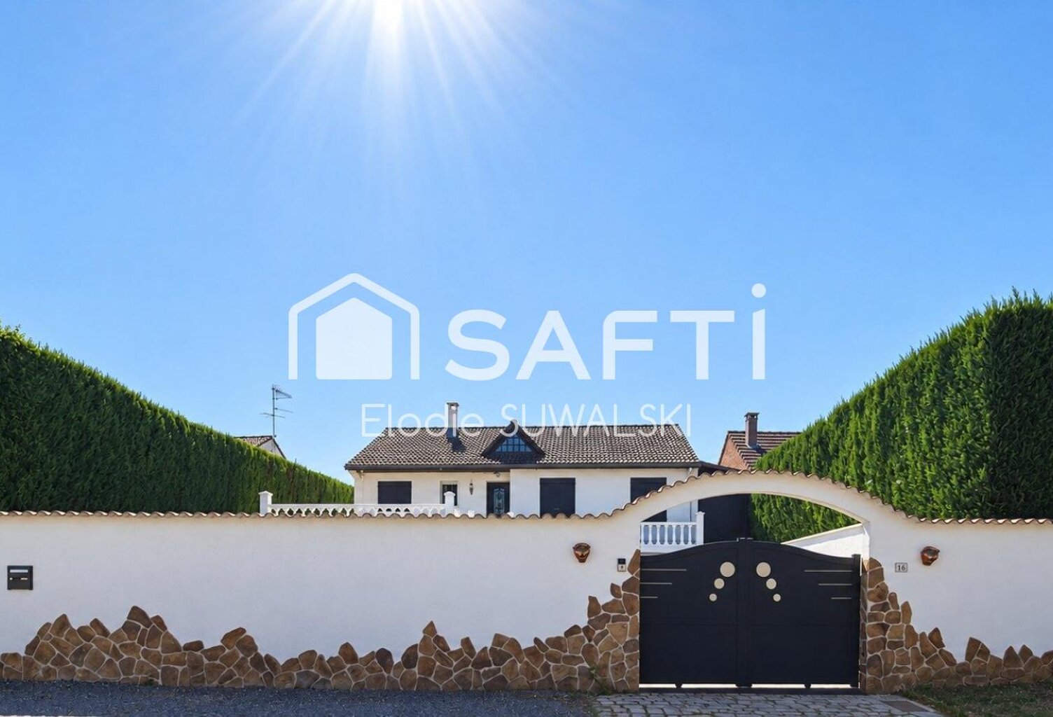 VÉRITABLE COUP DE CUR  MAISON INDIVIDUELLE DE PLAIN-PIED ENTIÈREMENT RÉNOVÉE AVEC SOUS-SOL AMÉNAGÉ ET VUE DÉGAGÉE SUR LA CAMPAGNE — photo 1
