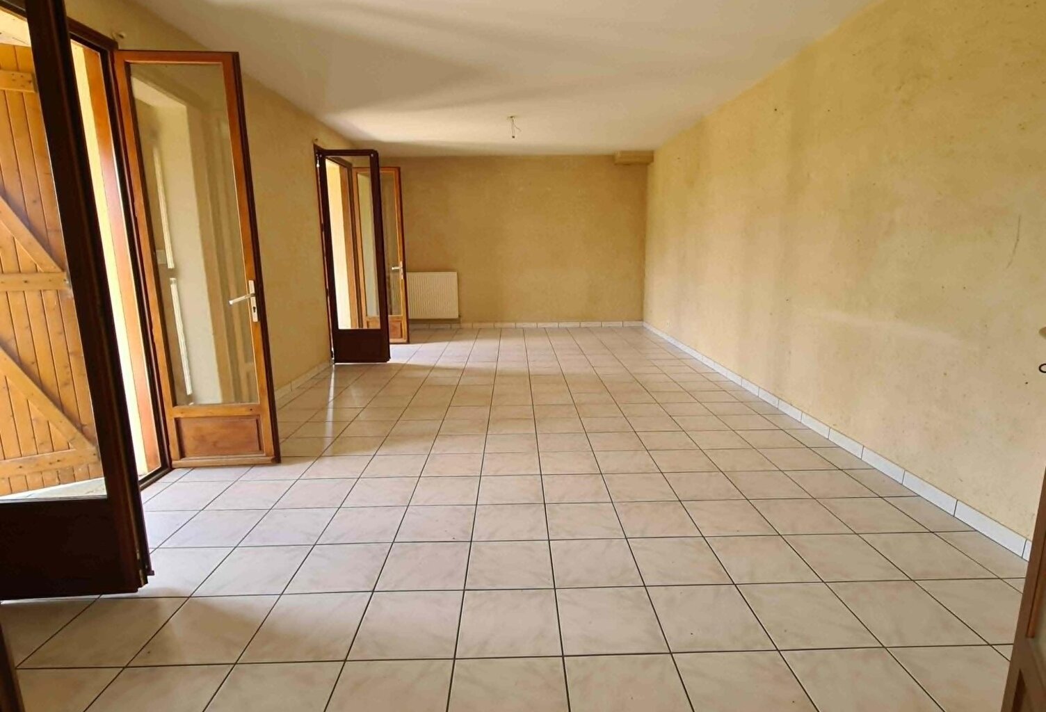 Maison familiale de 150 m² habitables avec sous-sol total, terrain de 1 500 m² et tout-à-l'égout — photo 1
