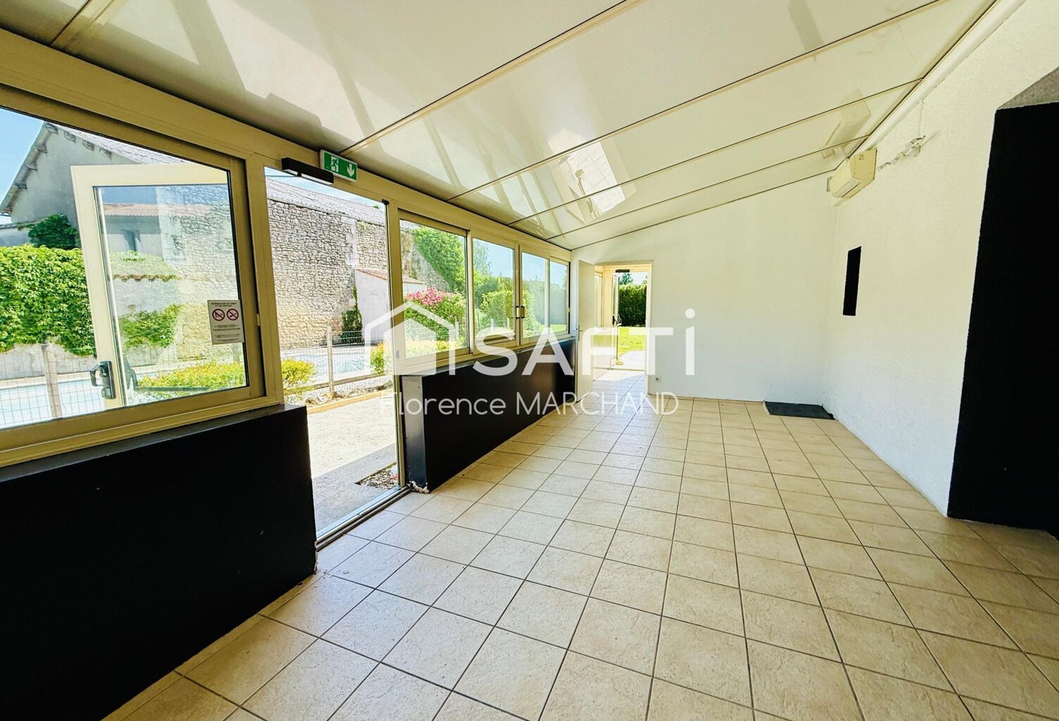 IMMEUBLE AVEC RESTAURANT + PISCINE : PRÊT À ACCUEILLIR VOTRE PROJET ! — photo 1