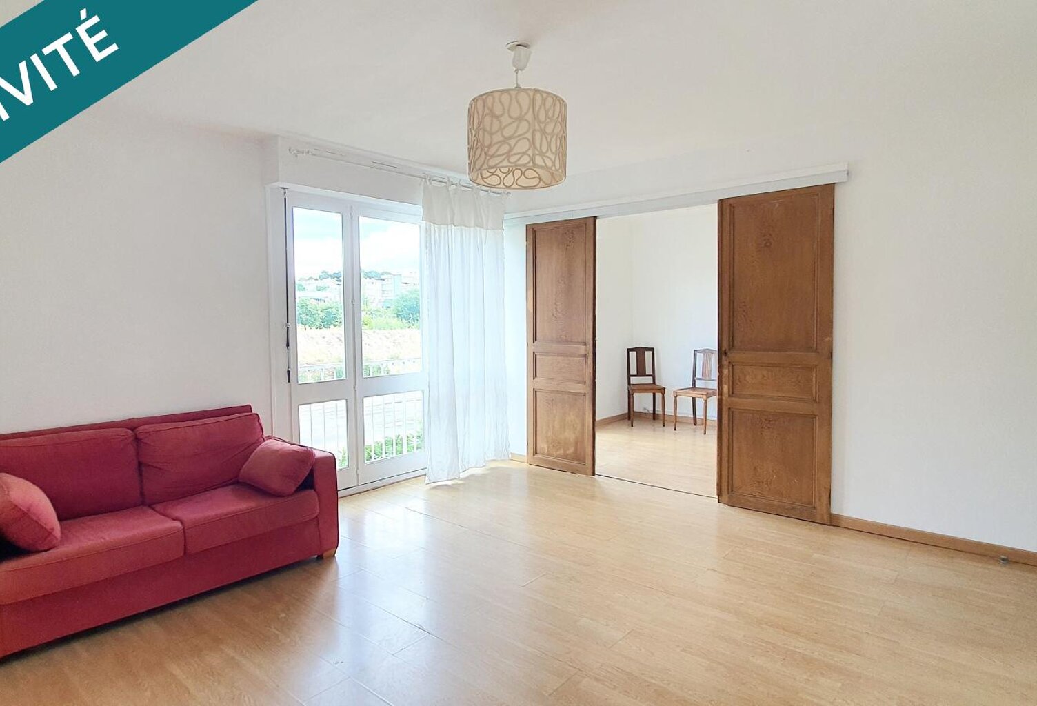 APPARTEMENT LUMINEUX ET SPACIEUX , QUARTIER AGREABLE , COMMERCES À PROXIMITÉ . — photo 1