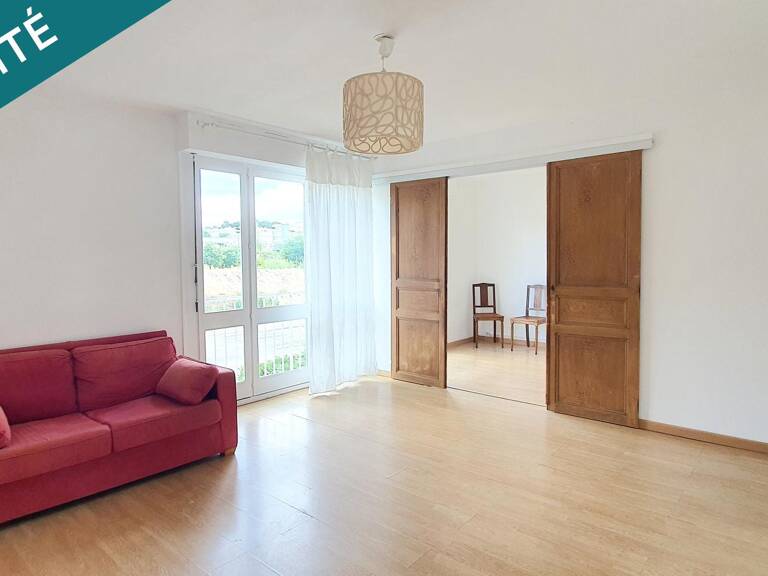 APPARTEMENT LUMINEUX ET SPACIEUX , QUARTIER AGREABLE , COMMERCES À PROXIMITÉ . — photo 1
