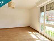 APPARTEMENT LUMINEUX ET SPACIEUX , QUARTIER AGREABLE , COMMERCES À PROXIMITÉ . — photo 3