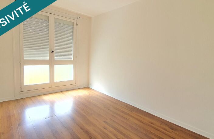 APPARTEMENT LUMINEUX ET SPACIEUX , QUARTIER AGREABLE , COMMERCES À PROXIMITÉ . — photo 4