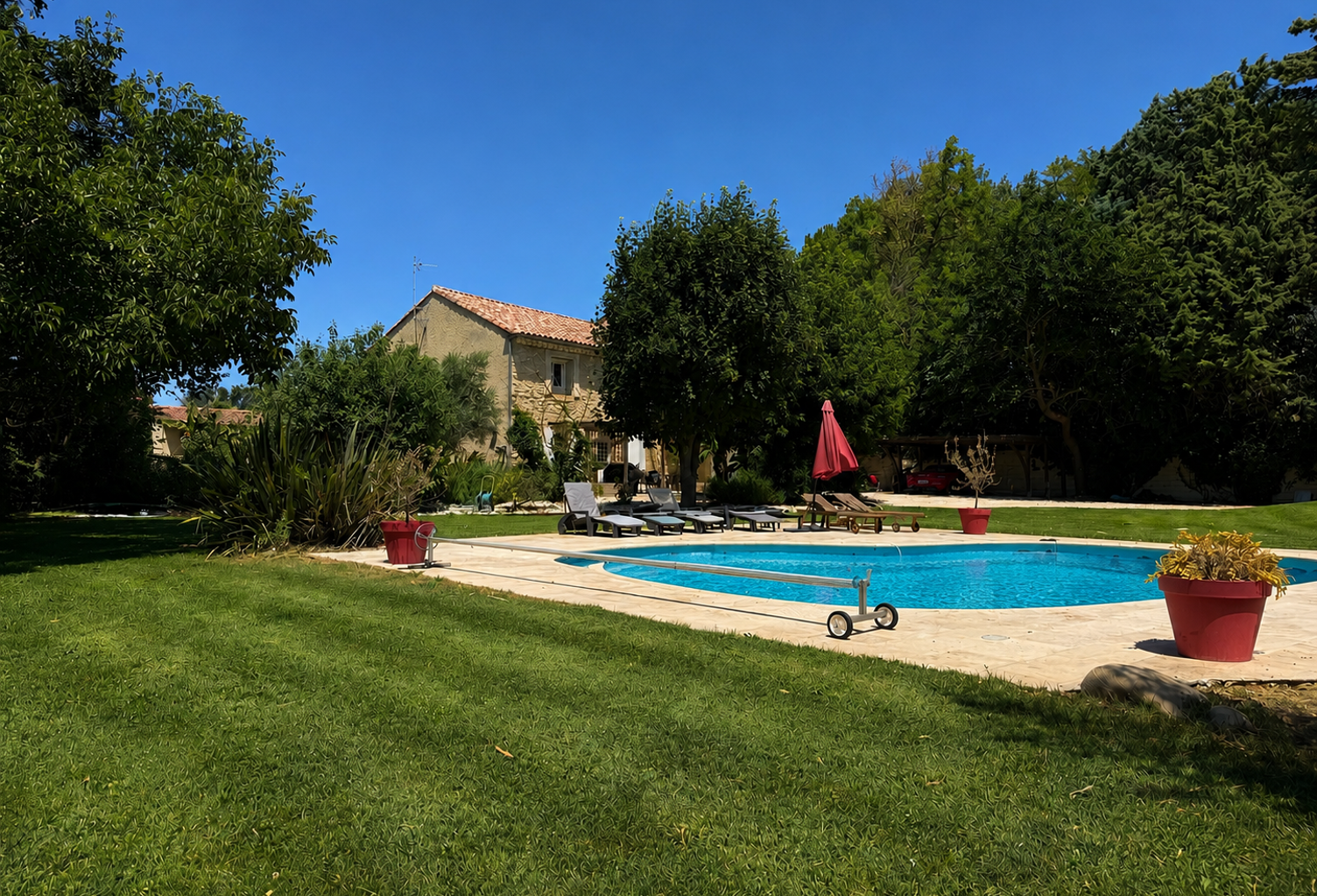 Mas en pierres - 200m2 habitables - 6 chambres - piscine - p — photo 1