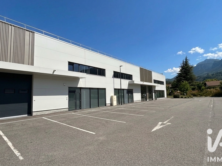 Vente Boutique/Local commercial 1 182 m&sup2; — photo 1