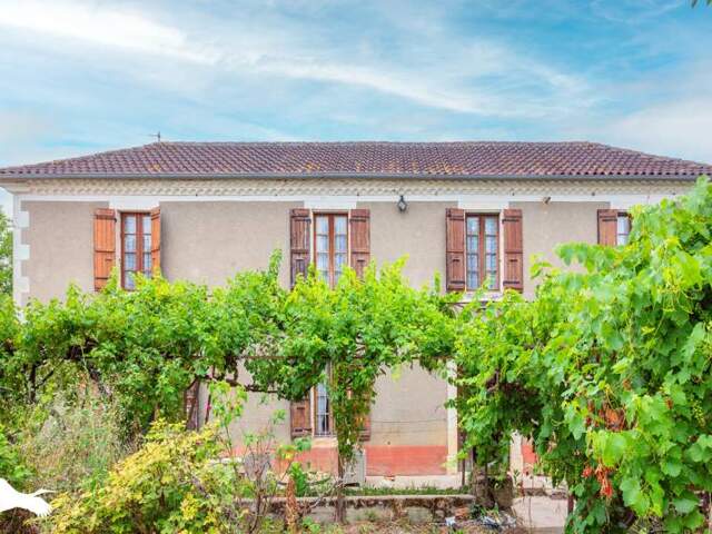 Maison en pierre de 8 pièces principales — photo du bien