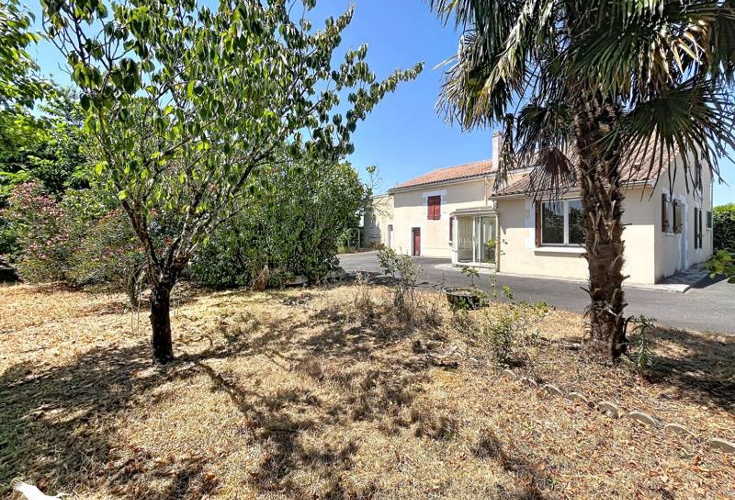 Maison en pierre de 6 pièces principales — photo 1