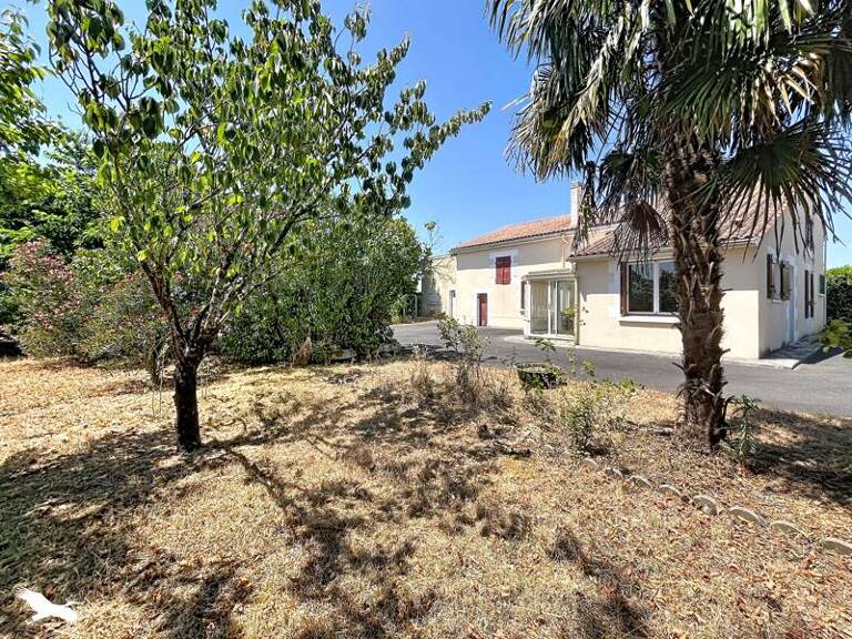 Maison en pierre de 6 pièces principales — photo 1