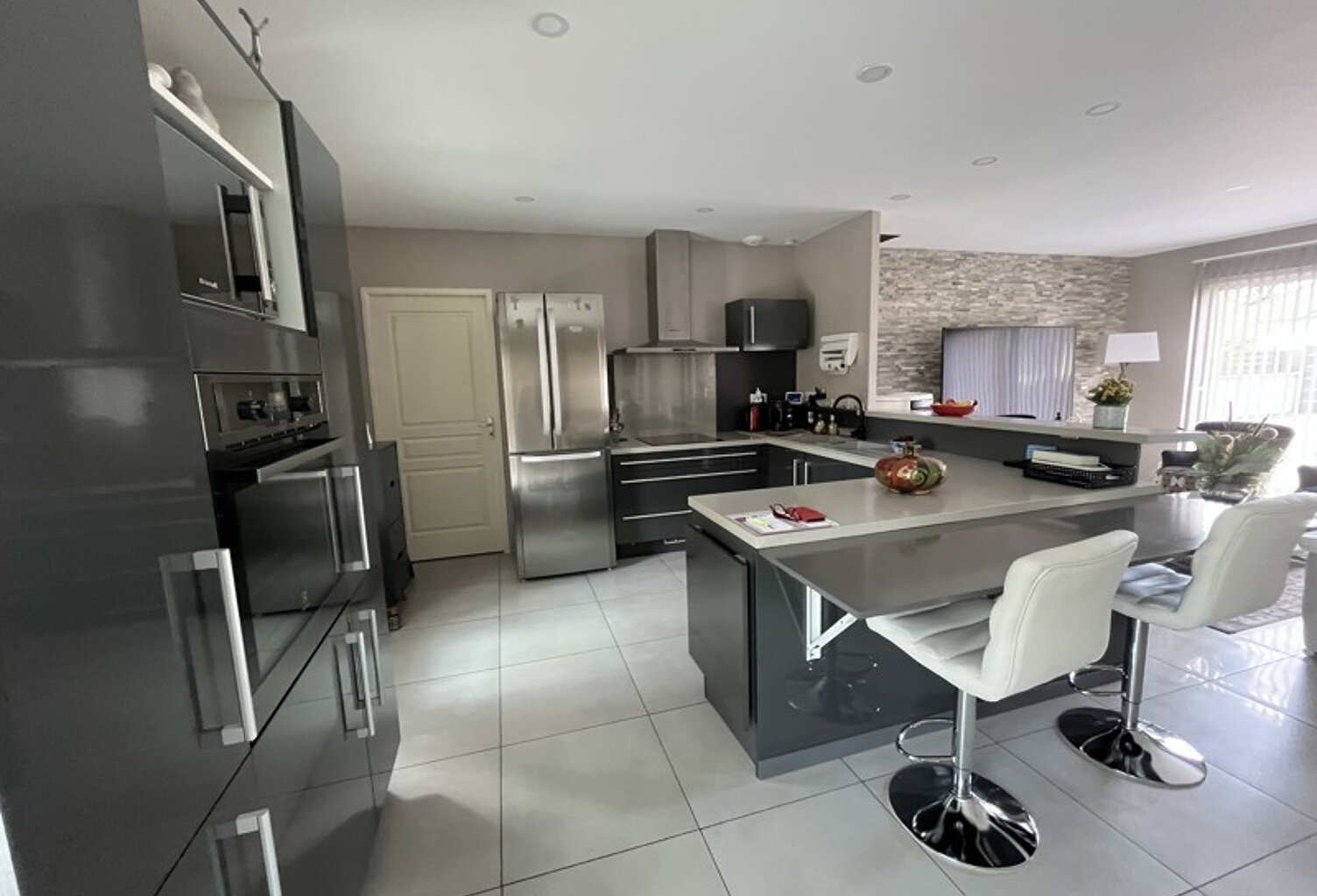 Contemporaine de 6 pièces principales — photo 1