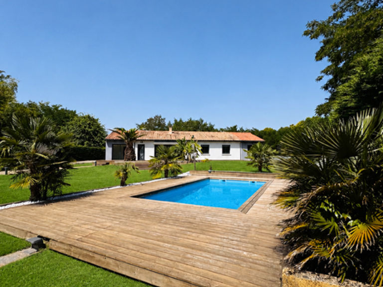 Vente Maison/villa 8 pièces — photo 1