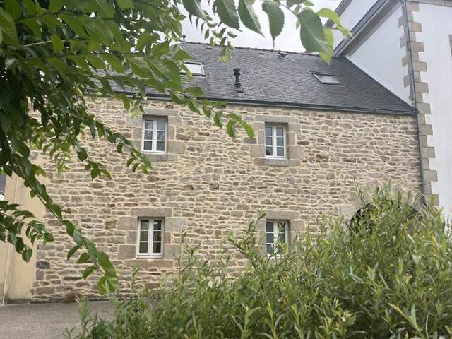 Maison en pierre de 5 pièces principales — photo du bien