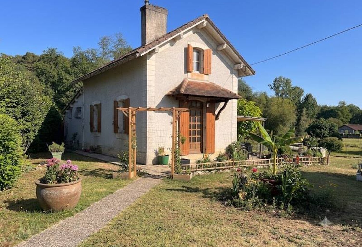 Maison en pierre de 4 pièces principales — photo 1