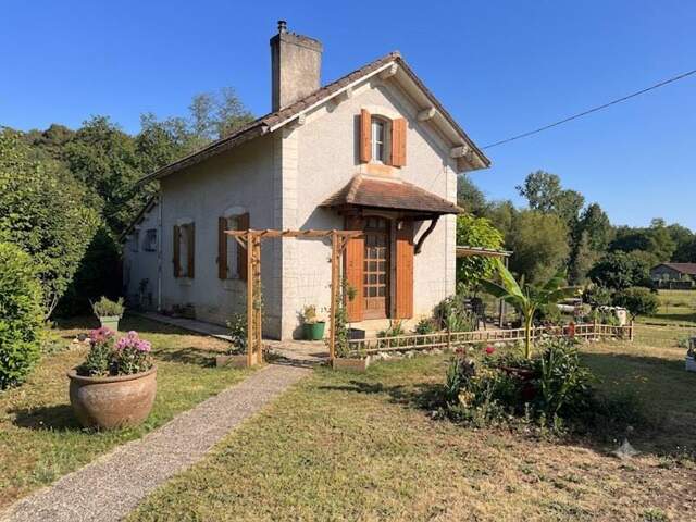 Maison en pierre de 4 pièces principales — photo du bien
