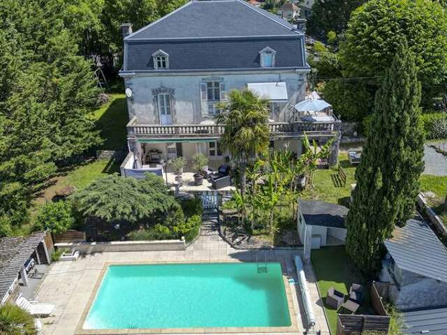 Maison de ville de 12 pièces principales — photo du bien