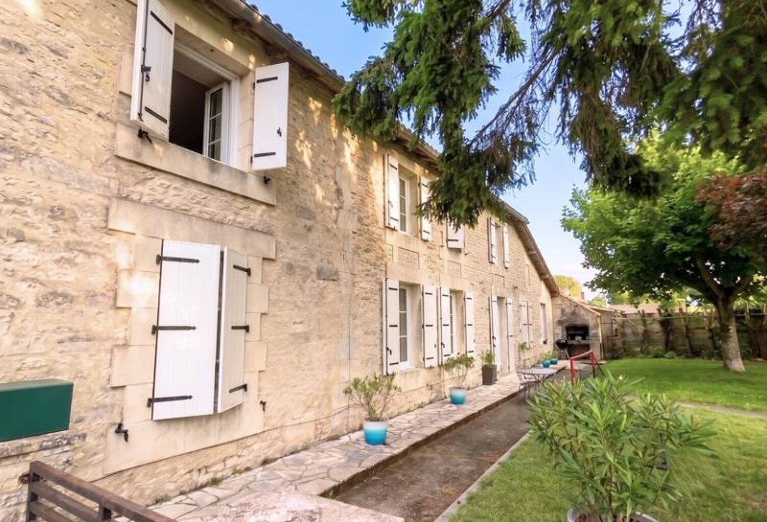 Vente immeuble   Jonzac (17500) — photo 1