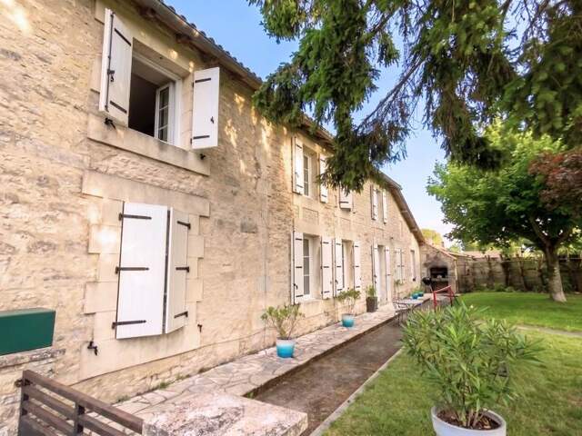 Immeuble à Jonzac — photo du bien