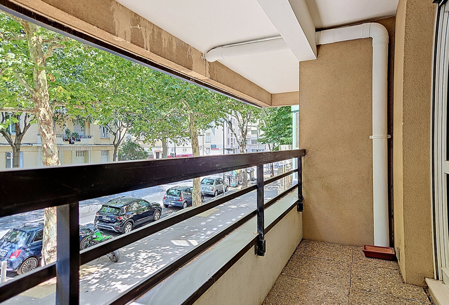 Appartement Marseille 3 pièces 83.52 m2 avec parking cave et balcons — photo 1