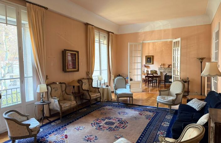 Bien d’exception – 204m² dans hôtel particulier + T2 indépendant + terrasse + parkings — photo 2