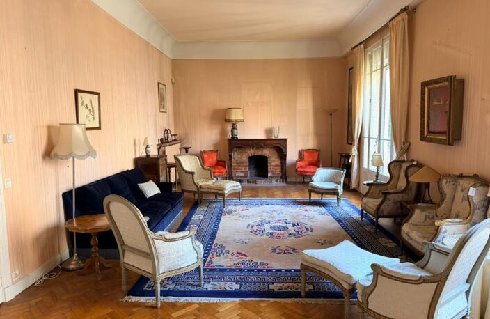 Bien d’exception – 204m² dans hôtel particulier + T2 indépendant + terrasse + parkings — photo 3