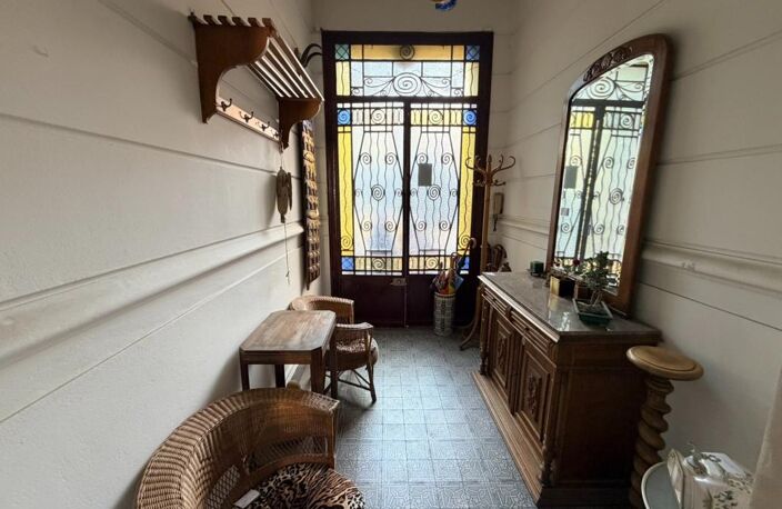 Bien d’exception – 204m² dans hôtel particulier + T2 indépendant + terrasse + parkings — photo 4