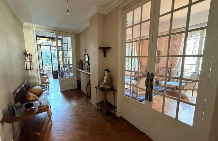 Bien d’exception – 204m² dans hôtel particulier + T2 indépendant + terrasse + parkings — photo 5