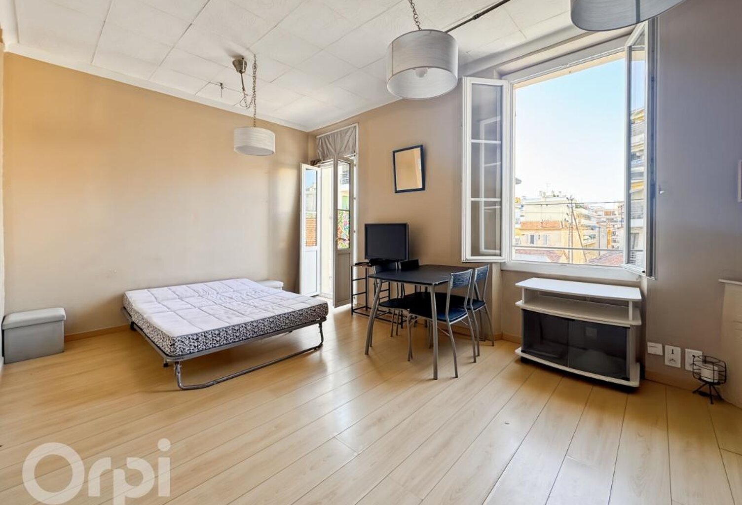 STUDIO AVEC BALCON, VÉRANDA ET CAVE — photo 1