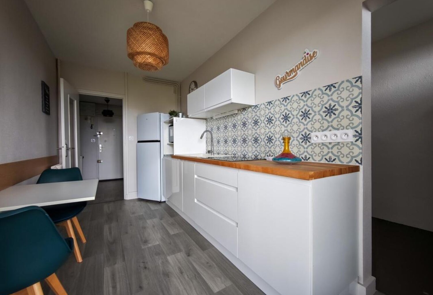 CHOLET – Appartement lumineux 2 chambres avec vue panoramique, balcon, cave et parking sécurisé — photo 1