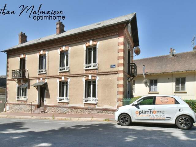 Maison de ville avec garage, jardin et fort potentiel – À deux pas de la gare et du centre-ville de Conches-en-Ouche — photo du bien
