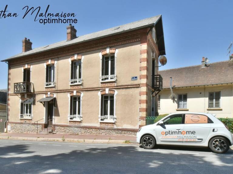 Maison de ville avec garage, jardin et fort potentiel – À deux pas de la gare et du centre-ville de Conches-en-Ouche — photo 1