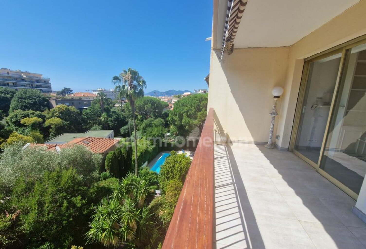 Appartement 2 pièces de 57 m² traversant avec terrasses dans résidence avec piscine — photo 1