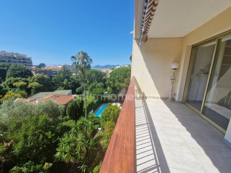 Appartement 2 pièces de 57 m² traversant avec terrasses dans résidence avec piscine — photo 1