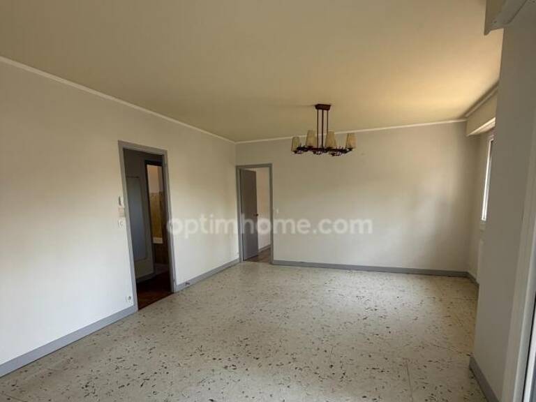 Magnac sur Touvre. Maison 84 m² sur sol sol semi enterré avec jardin — photo 1