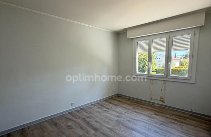Magnac sur Touvre. Maison 84 m² sur sol sol semi enterré avec jardin — photo 4