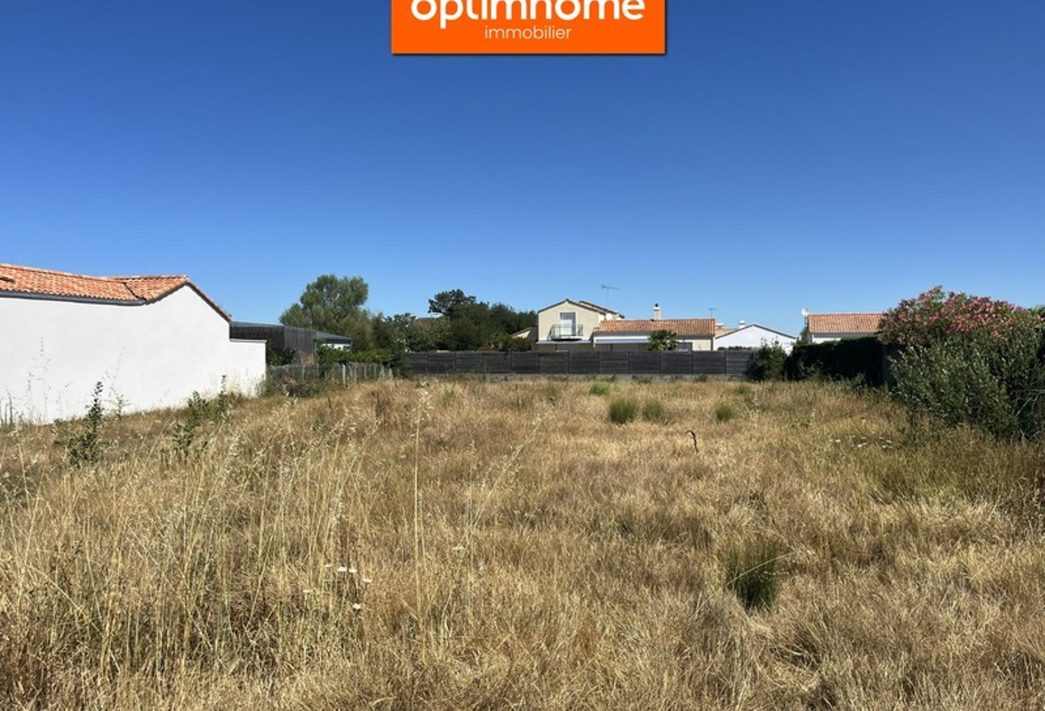 Terrain à bâtir de 1 077m² au Fenouiller – Façade plein sud de 22 m – À 5 minutes des plages — photo 1