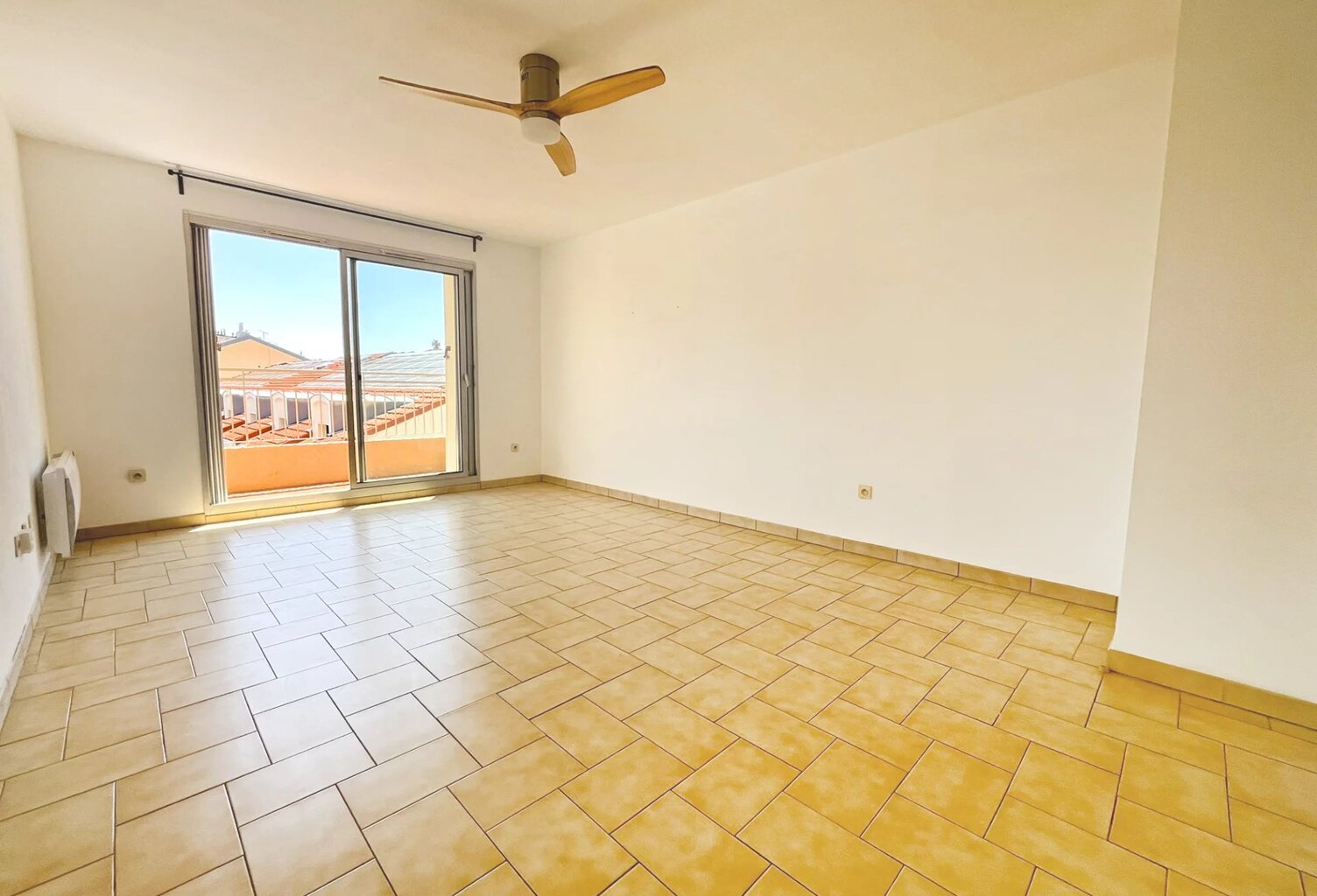 SOUS OFFRE - RÉSERVÉ ! LIBERATION - RARE ! DERNIER ETAGE - 2P 53 — photo 1