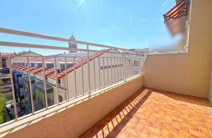 SOUS OFFRE - RÉSERVÉ ! LIBERATION - RARE ! DERNIER ETAGE - 2P 53 — photo 2