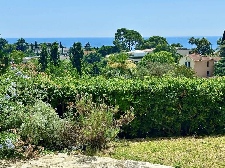 Cannes début de la Croix des gardes-rez de jardin vue mer — photo 1