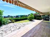 Cannes début de la Croix des gardes-rez de jardin vue mer — photo 2