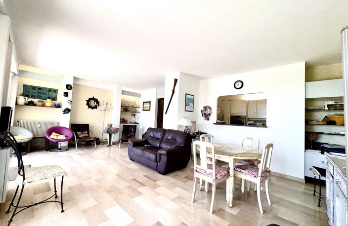 Cannes début de la Croix des gardes-rez de jardin vue mer — photo 3