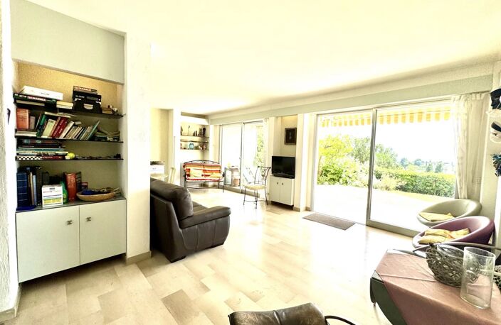 Cannes début de la Croix des gardes-rez de jardin vue mer — photo 5
