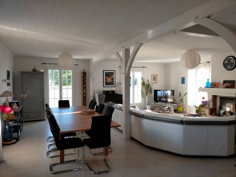 Maison de 175m2 à louer sur Bussac-sur-Charente — photo 1