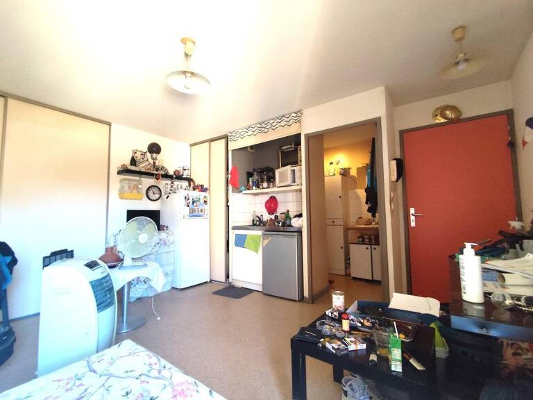 Avignon Intra muros - studio vendu avec locataire en place, 20 m²,  avec parking en sous-sol — photo 1