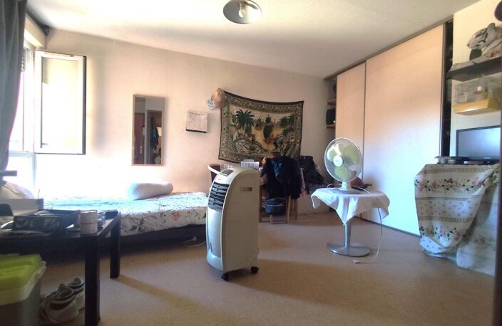 Avignon Intra muros - studio vendu avec locataire en place, 20 m²,  avec parking en sous-sol — photo 2