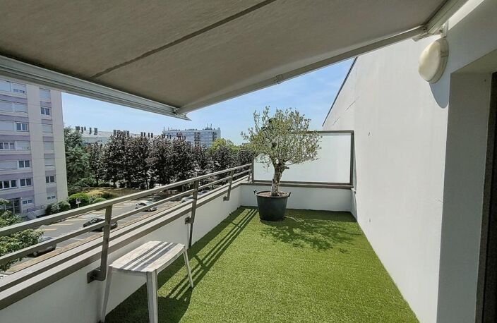 T3 parfait état avec terrasse de 17 m², garage et stationnement — photo 2