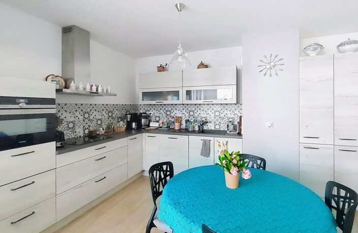 T3 parfait état avec terrasse de 17 m², garage et stationnement — photo 4