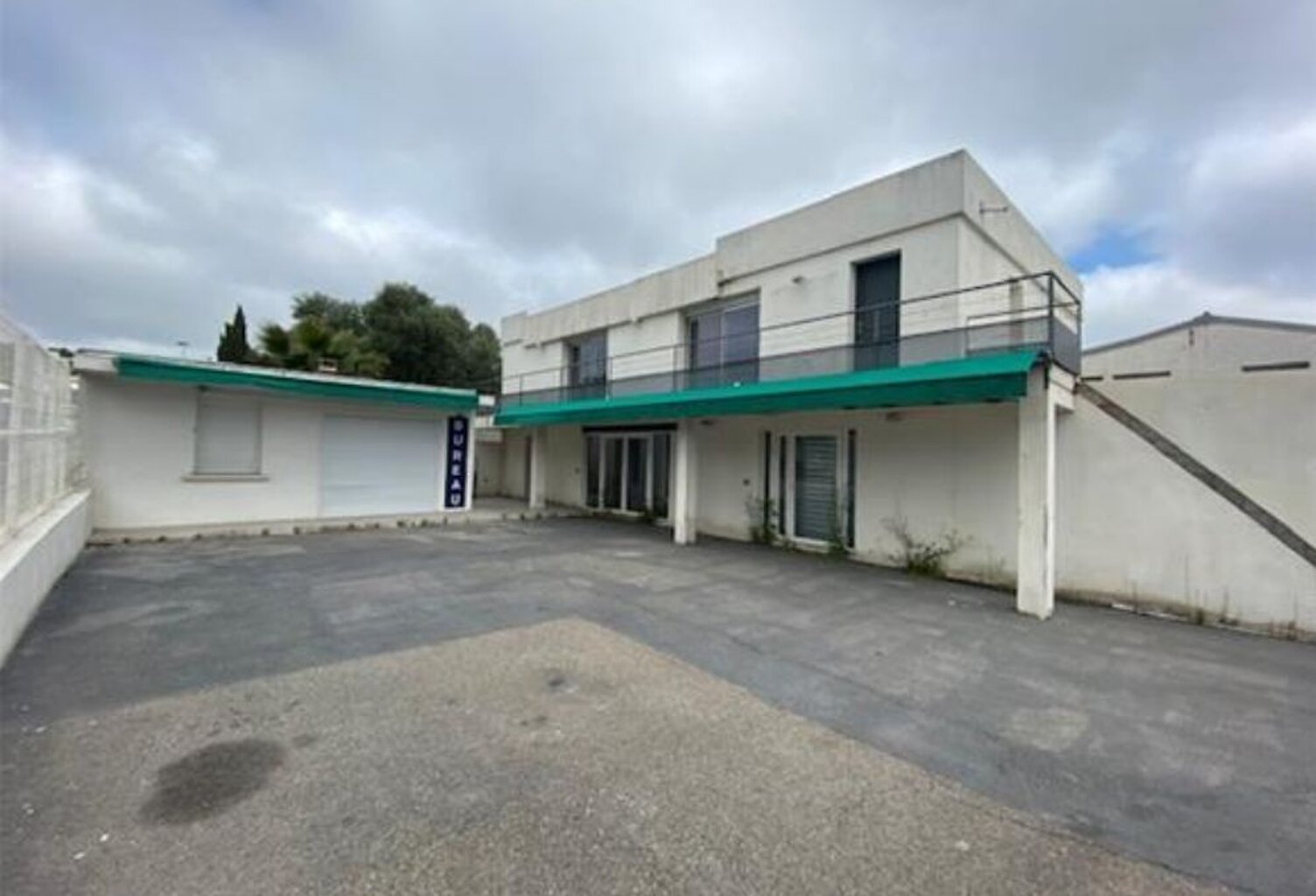NÎMES SAINT-CÉSAIRE – IMMEUBLE DE BUREAUX AVEC PARKINGS – VISIBILITÉ — photo 1