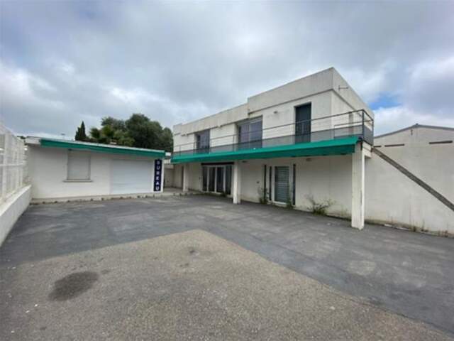 NÎMES SAINT-CÉSAIRE – IMMEUBLE DE BUREAUX AVEC PARKINGS – VISIBILITÉ — photo du bien